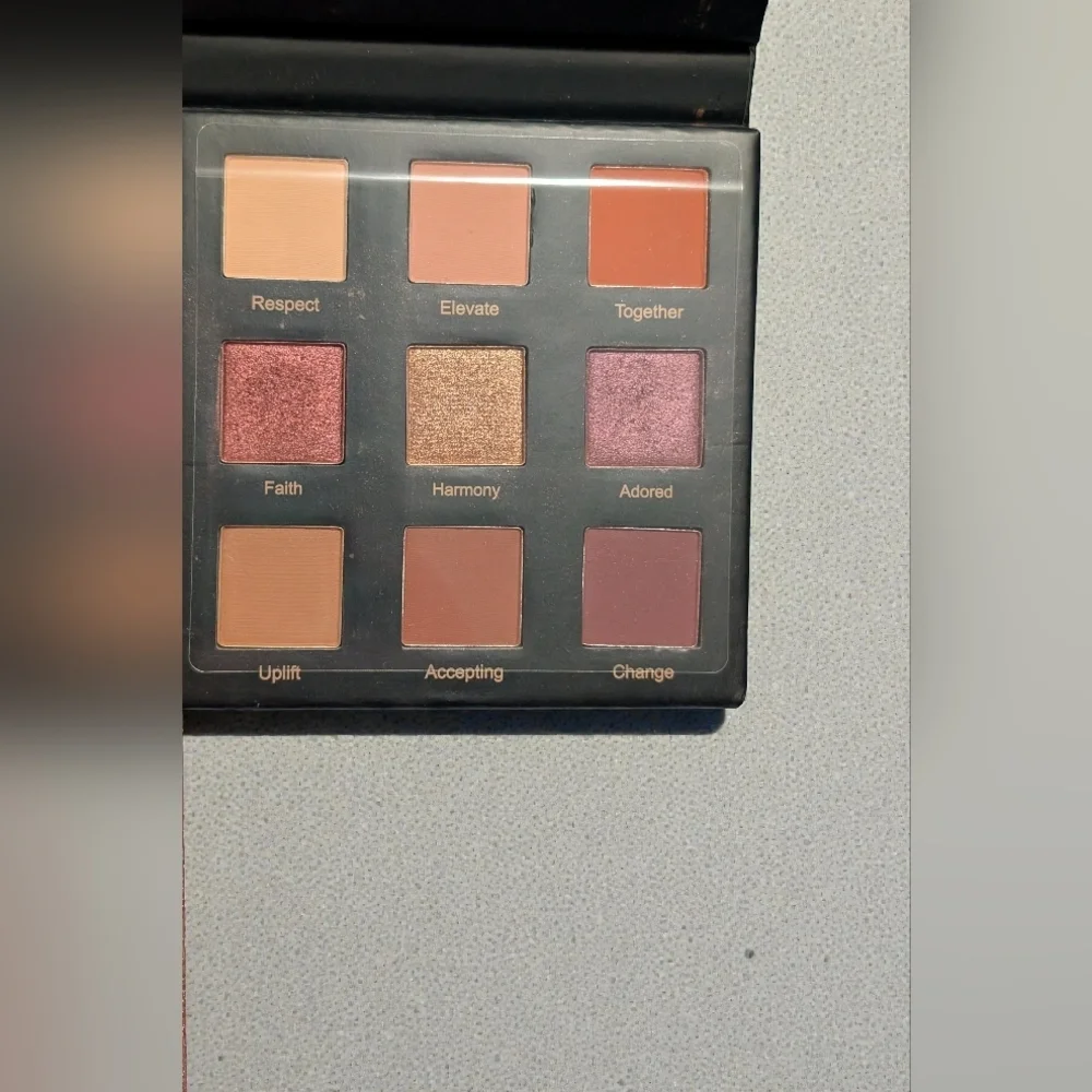 RealHer Shadow Palette Embrace Yourself
